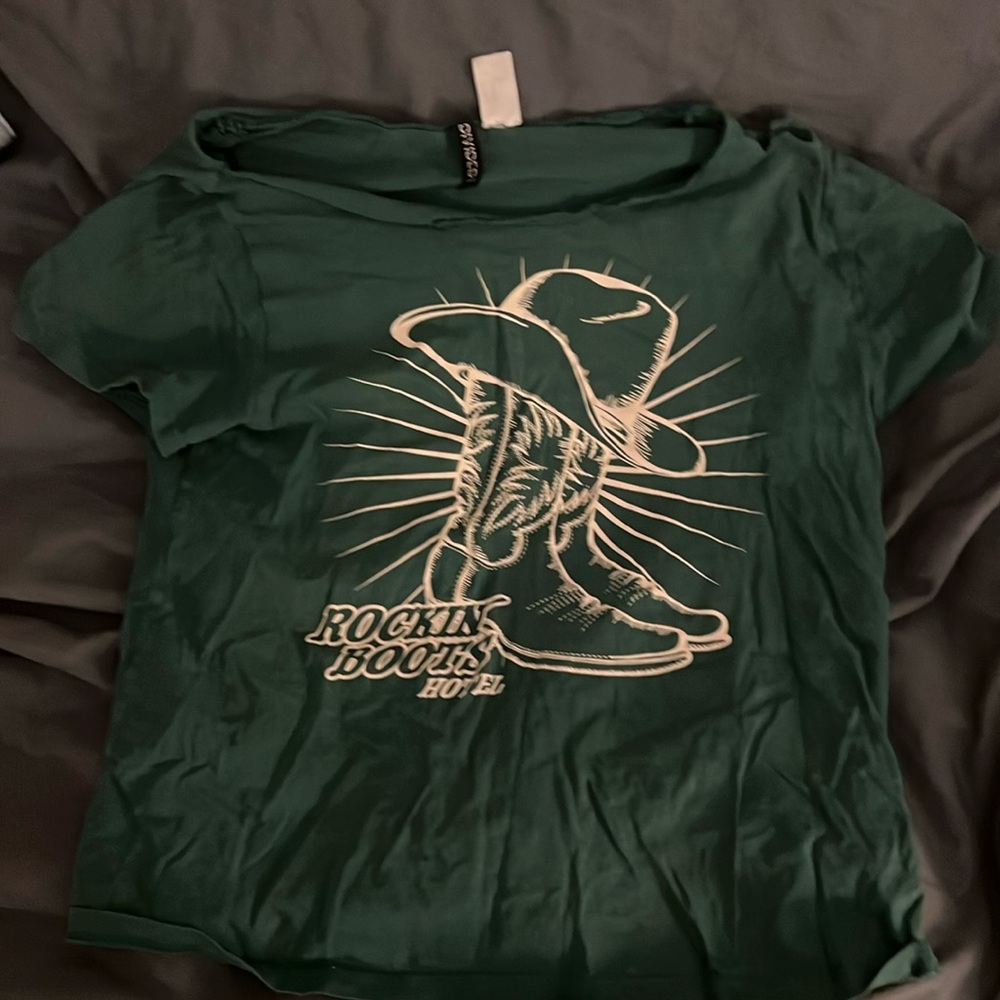 Off the shoulder Green Streetwear tee